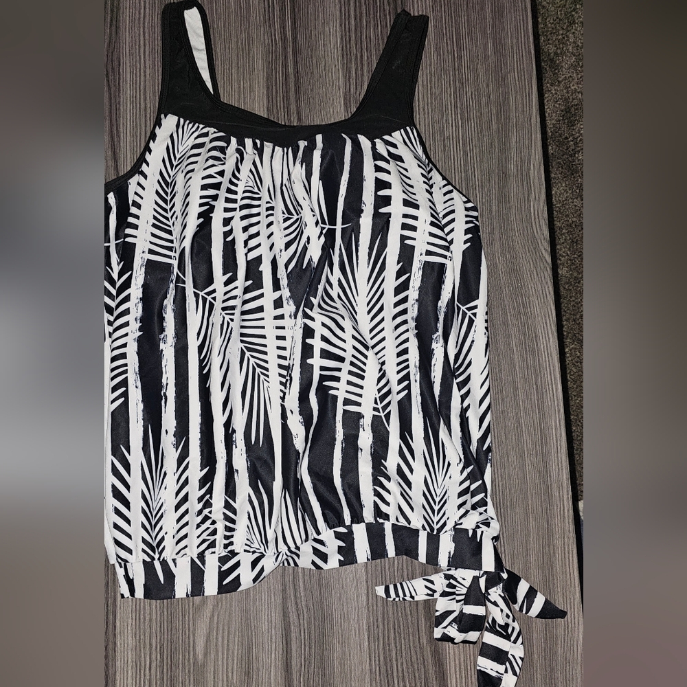 🆕 New Women's Large Swimwear Top Shirt